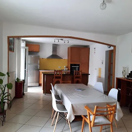 Maison Spacieuse Et Agreable Holiday home Saint-Georges-de-Luzencon