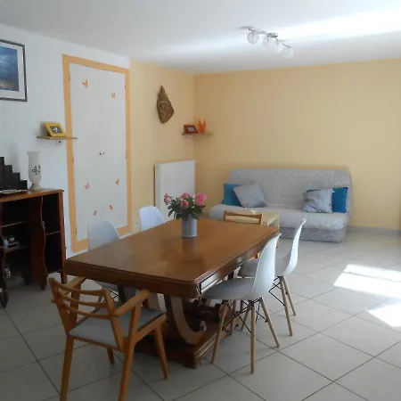 Maison Spacieuse Et Agreable * Saint-Georges-de-Luzençon