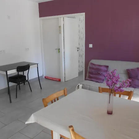 Holiday home Maison Spacieuse Et Agreable Saint-Georges-de-Luzencon