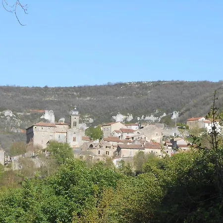 Maison Spacieuse Et Agreable Saint-Georges-de-Luzençon