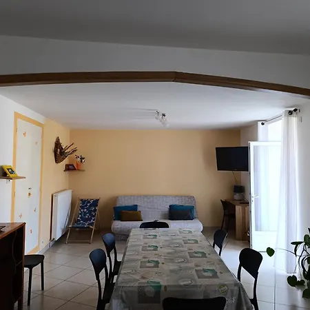 Maison Spacieuse Et Agreable Holiday home Saint-Georges-de-Luzencon