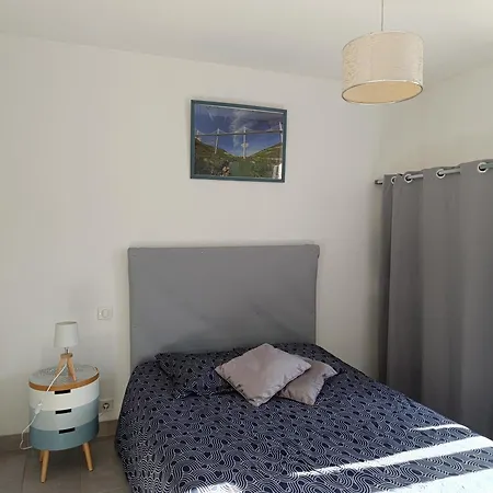 Maison Spacieuse Et Agreable * Saint-Georges-de-Luzencon