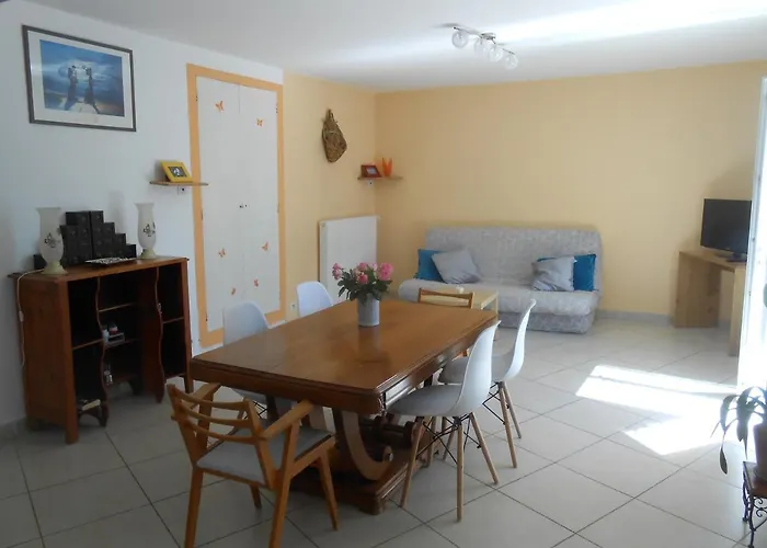 Maison Spacieuse Et Agreable * Saint-Georges-de-Luzençon