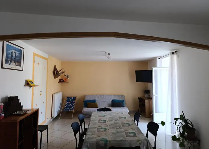 Maison Spacieuse Et Agreable Tatil Evi Saint-Georges-de-Luzençon